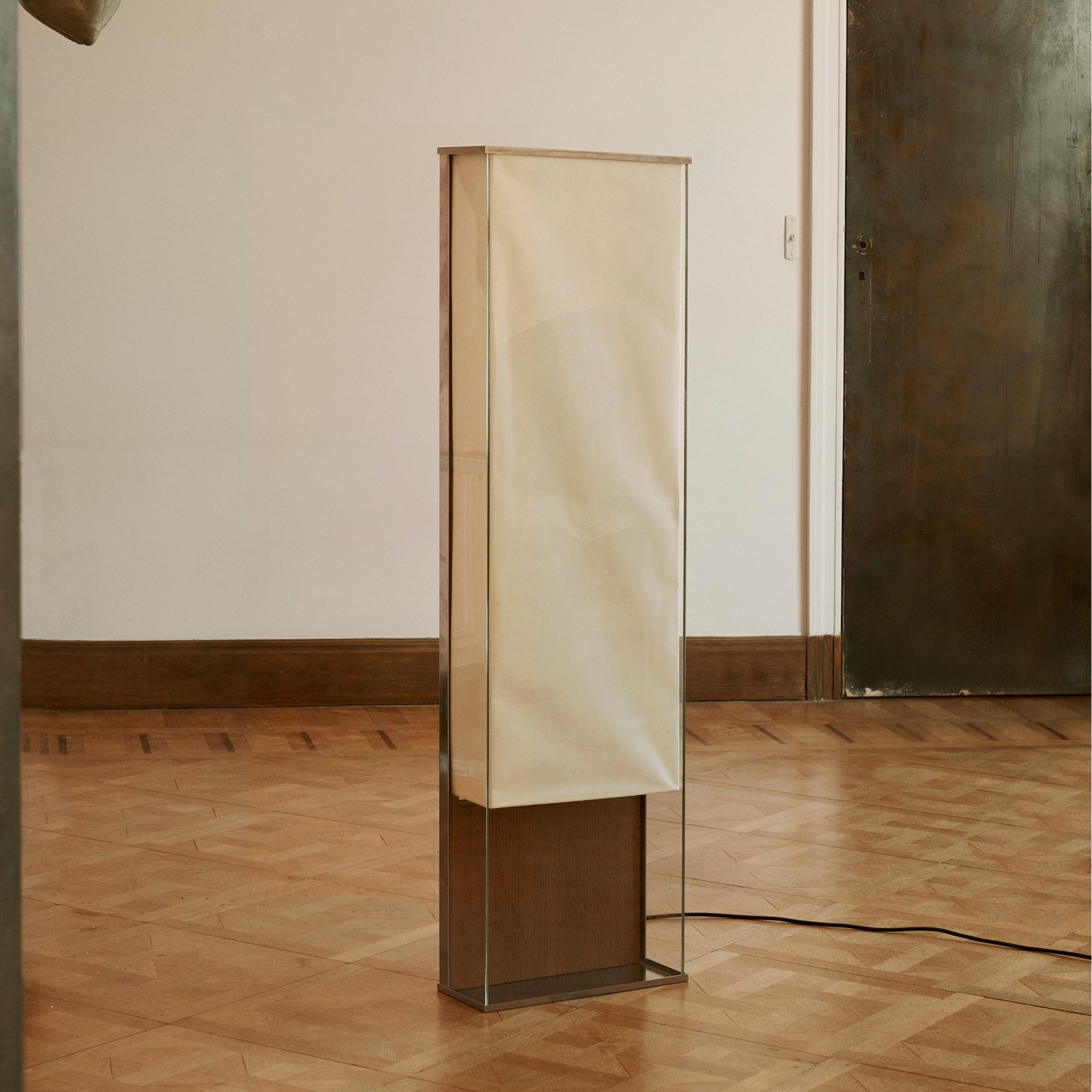 TheInvisibleCollection_Haos_2022_Floor_Lamp_Hover
