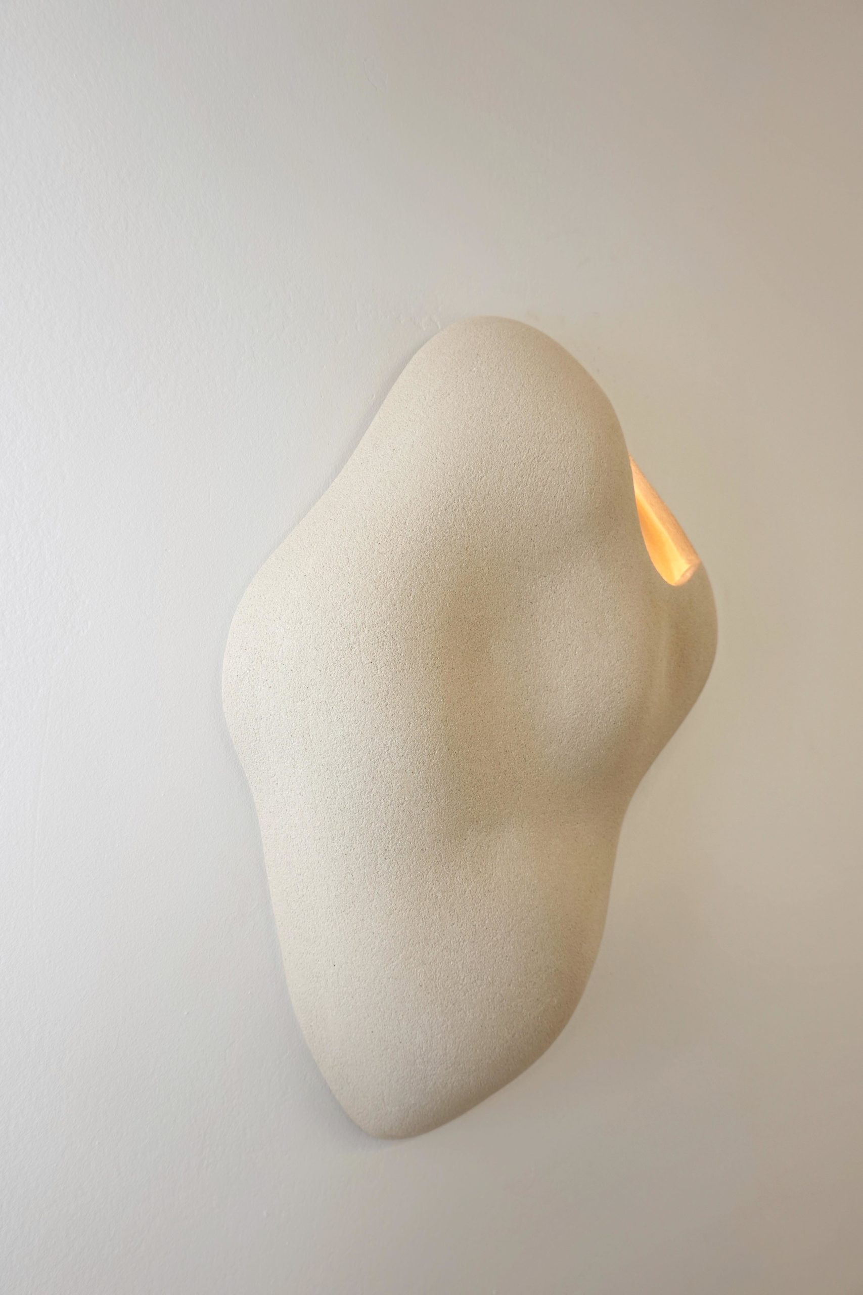 InvisibleCollection_AmandeHaeghen_MaesWallLamp_13