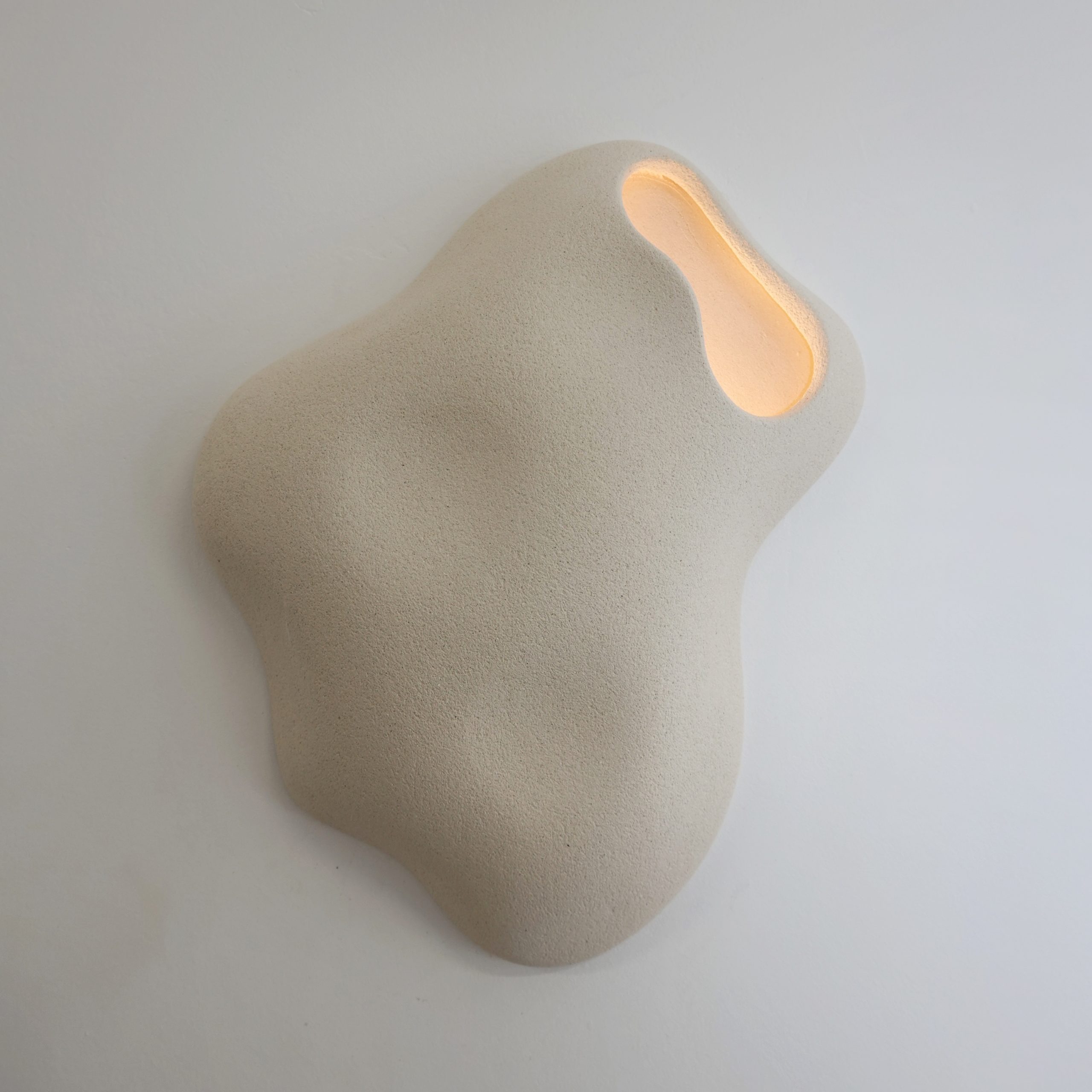 InvisibleCollection_AmandeHaeghen_MaesWallLamp_Hover1