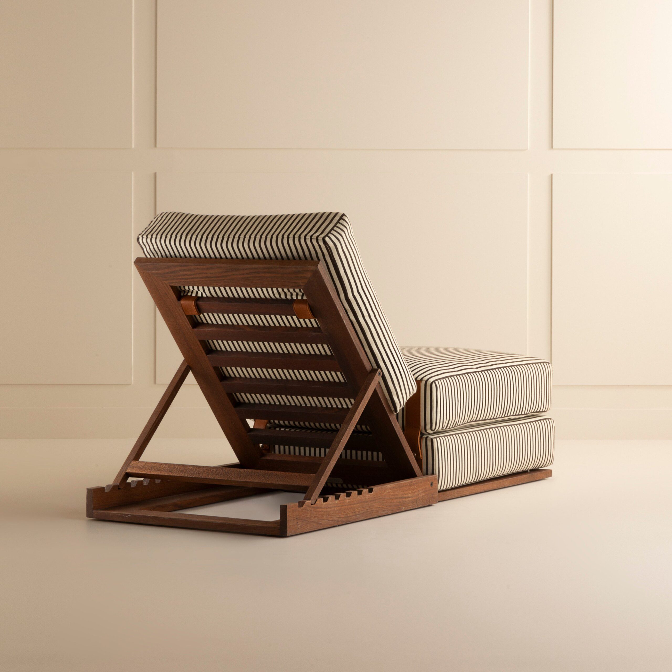 InvisibleCollection_Ecart_LoungeChair1929_1