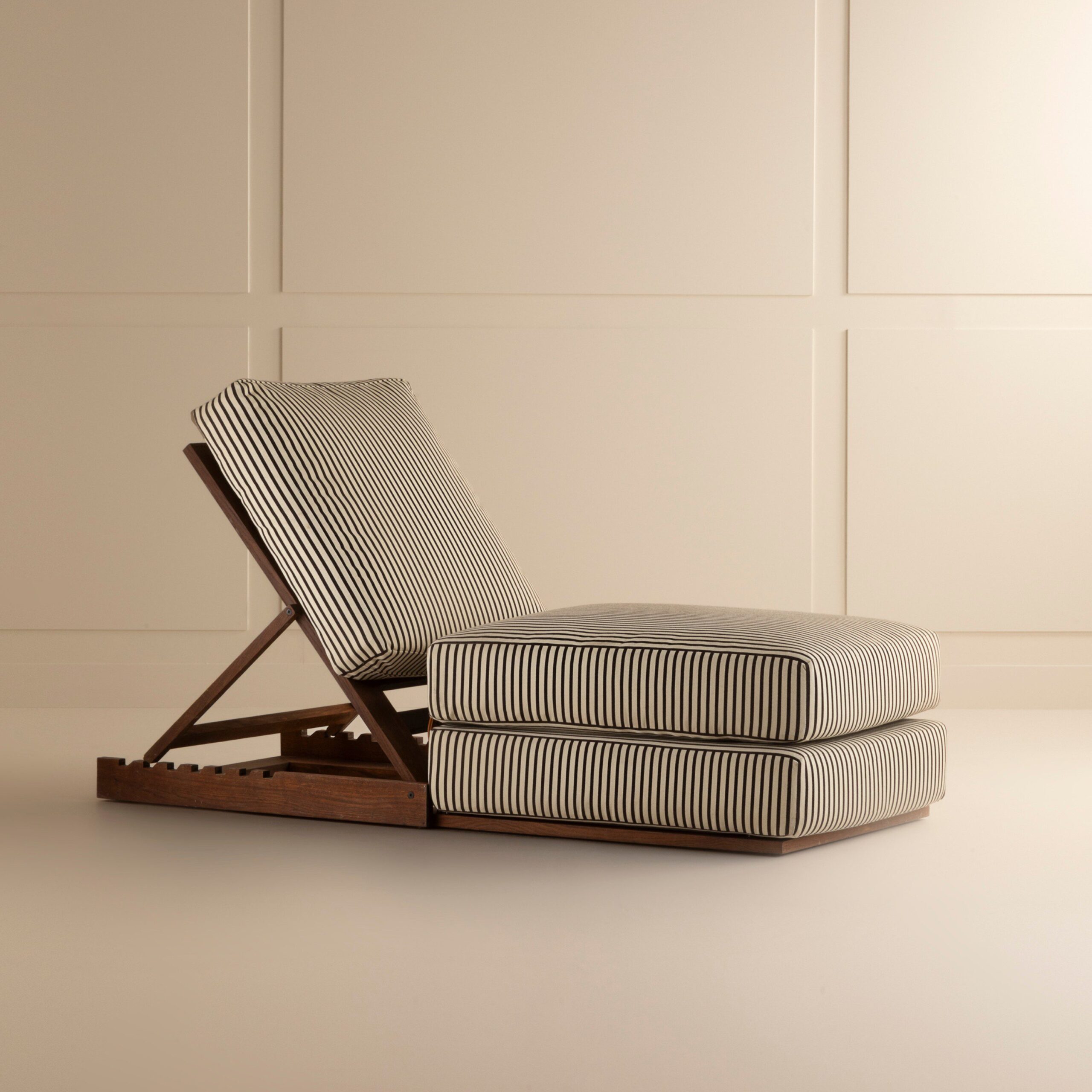 InvisibleCollection_Ecart_LoungeChair1929_3