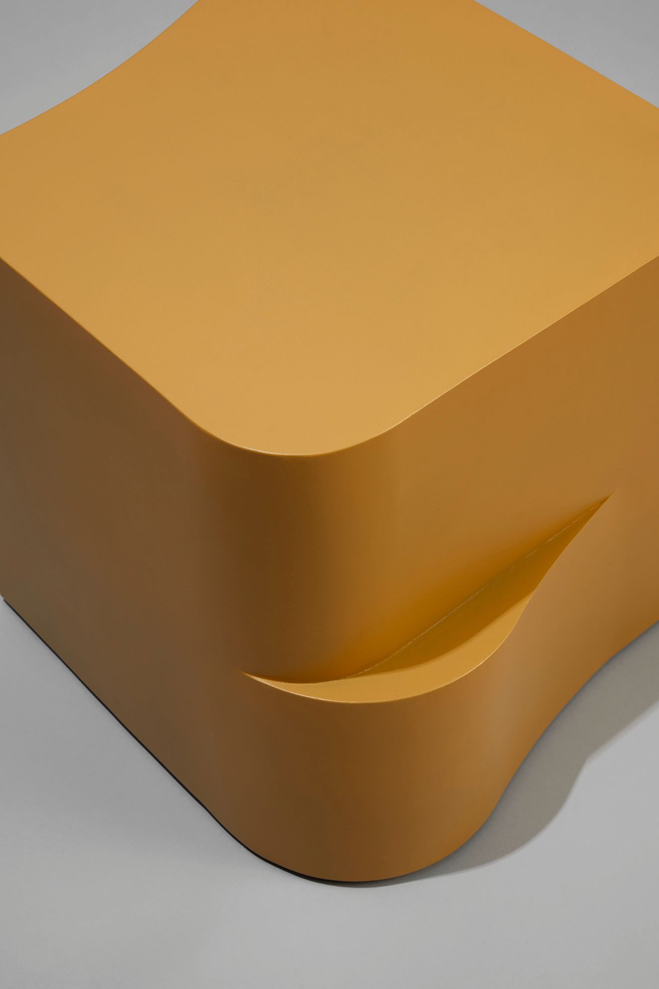 InvisibleCollection_PhilippeHurel_OndeSideTable_7