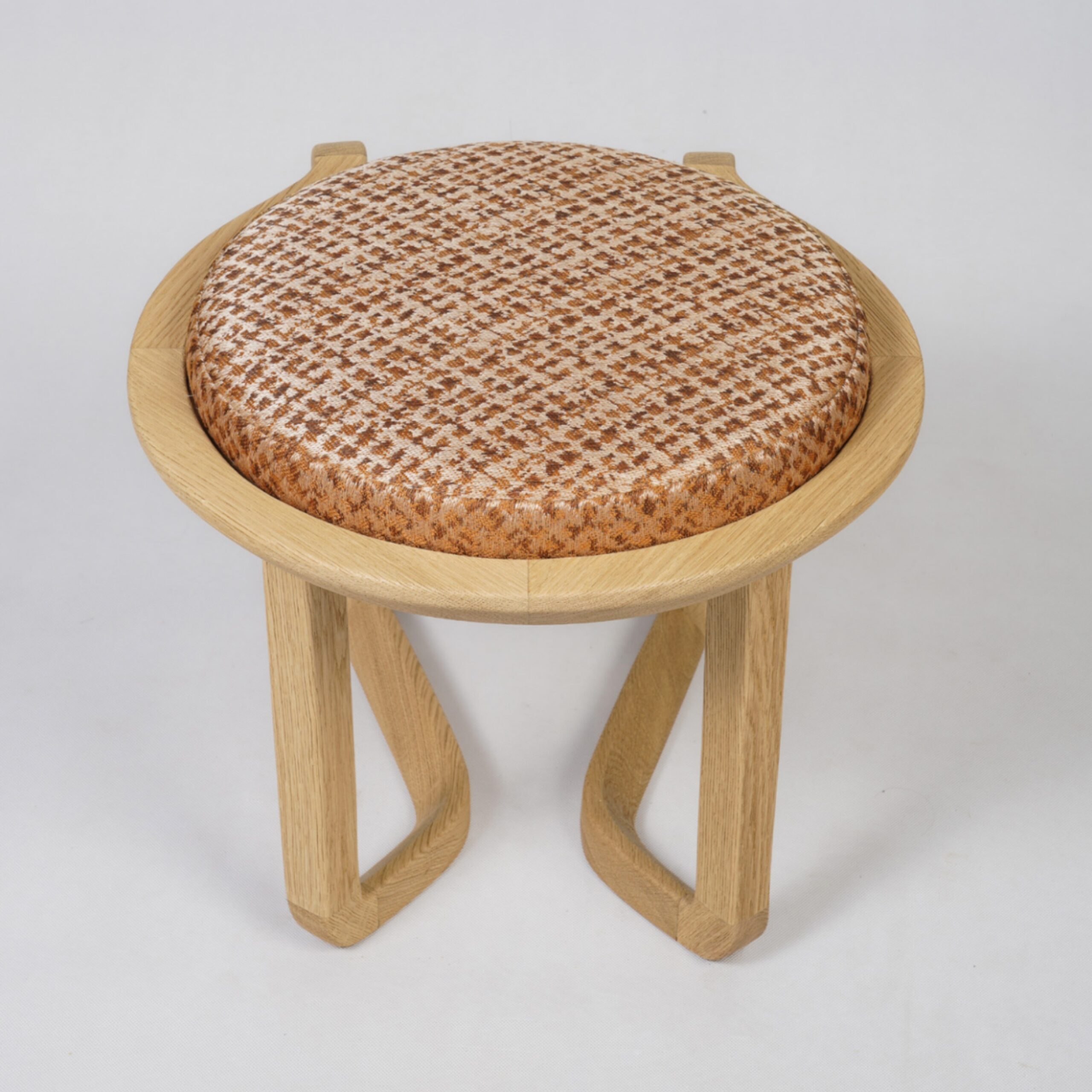 InvisibleCollection_AtelierPendhapa_AkarStool_Hover