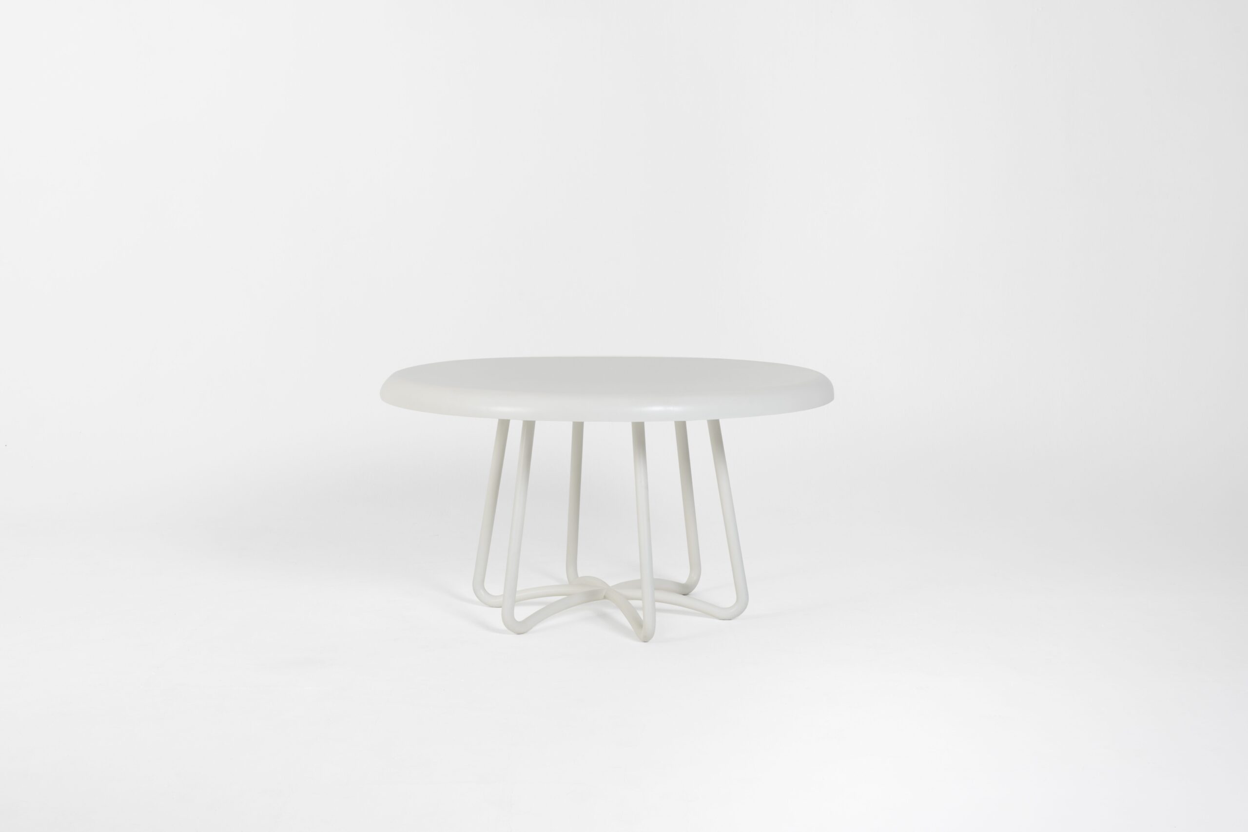 InvisibleCollection_PAR_OutlusDiningTable_1