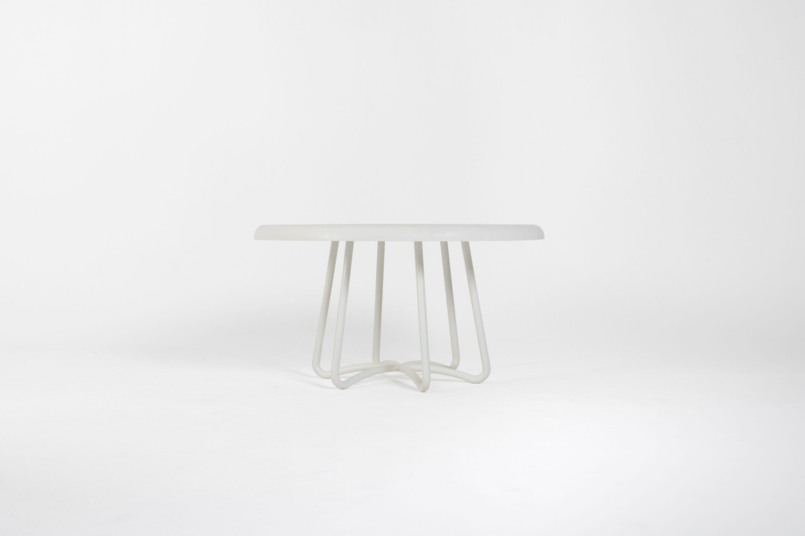 InvisibleCollection_PAR_OutlusDiningTable_2