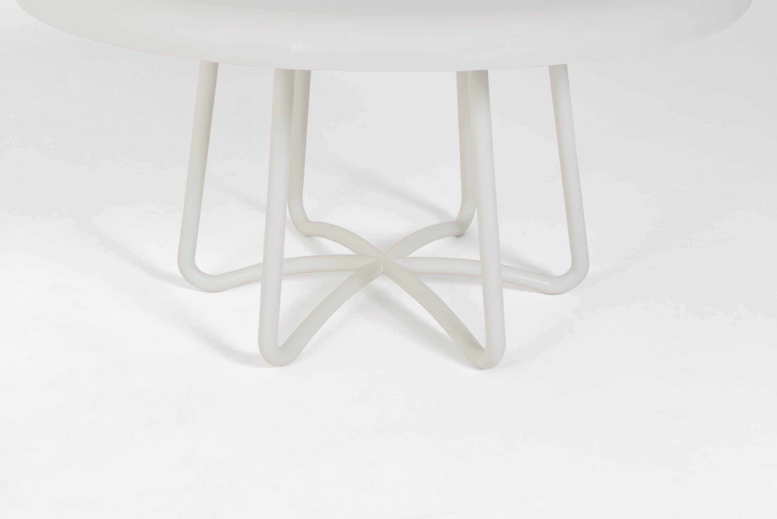 InvisibleCollection_PAR_OutlusDiningTable_3