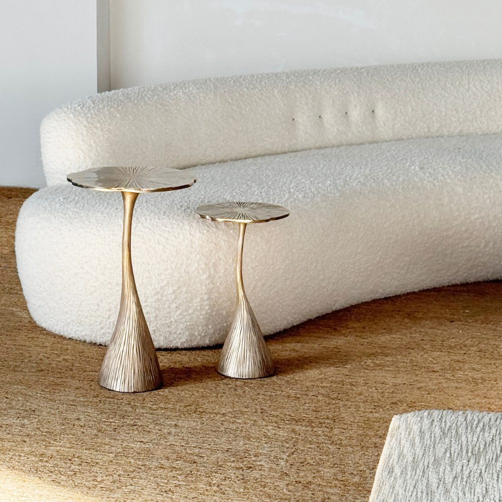 TheInvisibleCollection_Hamrei_FunGuyTable_Bronze_Hover