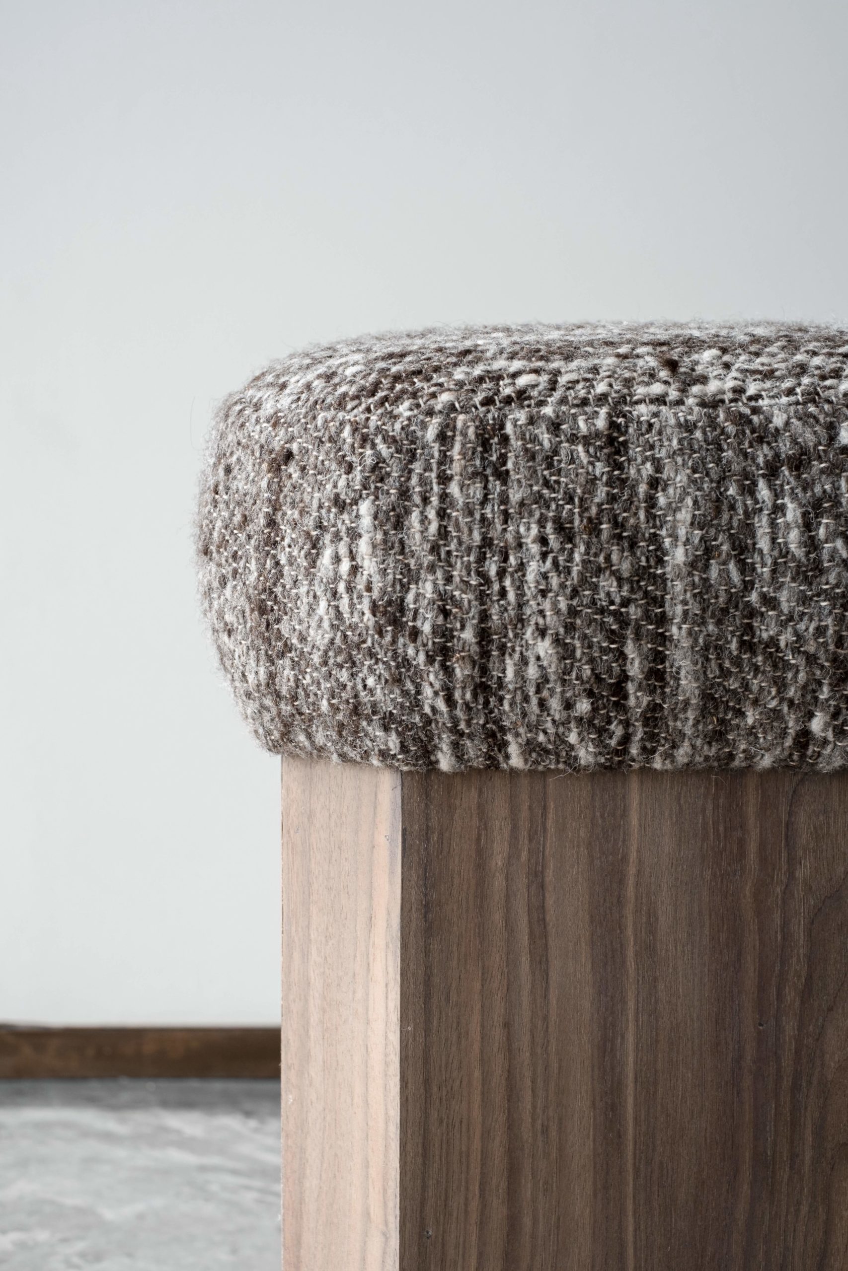 InvisibleCollection_FloresDesign_FungoHighPouf_1
