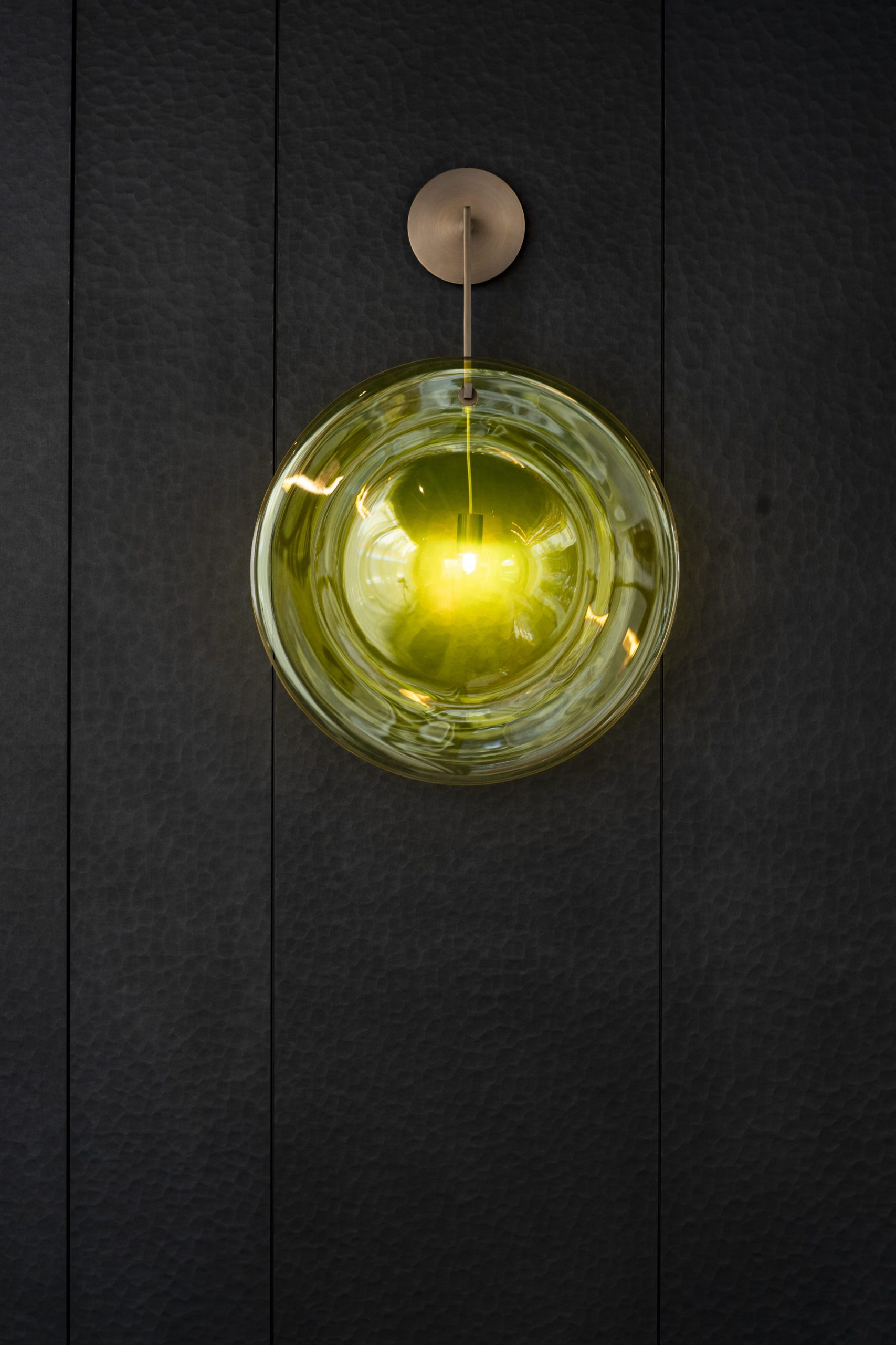 InvisibleCollection_Veronese_OrbeWallLamp_4