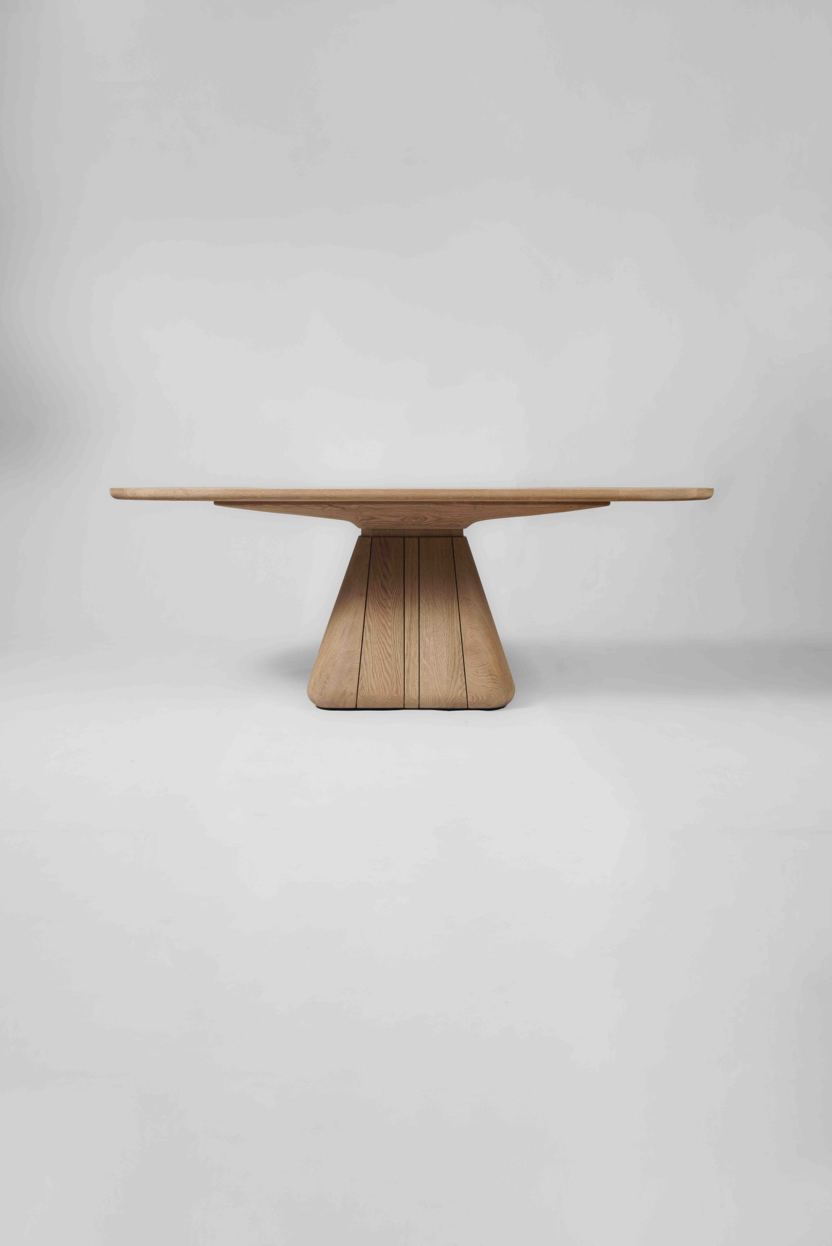 InvisibleCollection_AtelierPendhapa_UdukkaiDiningTableOak_1