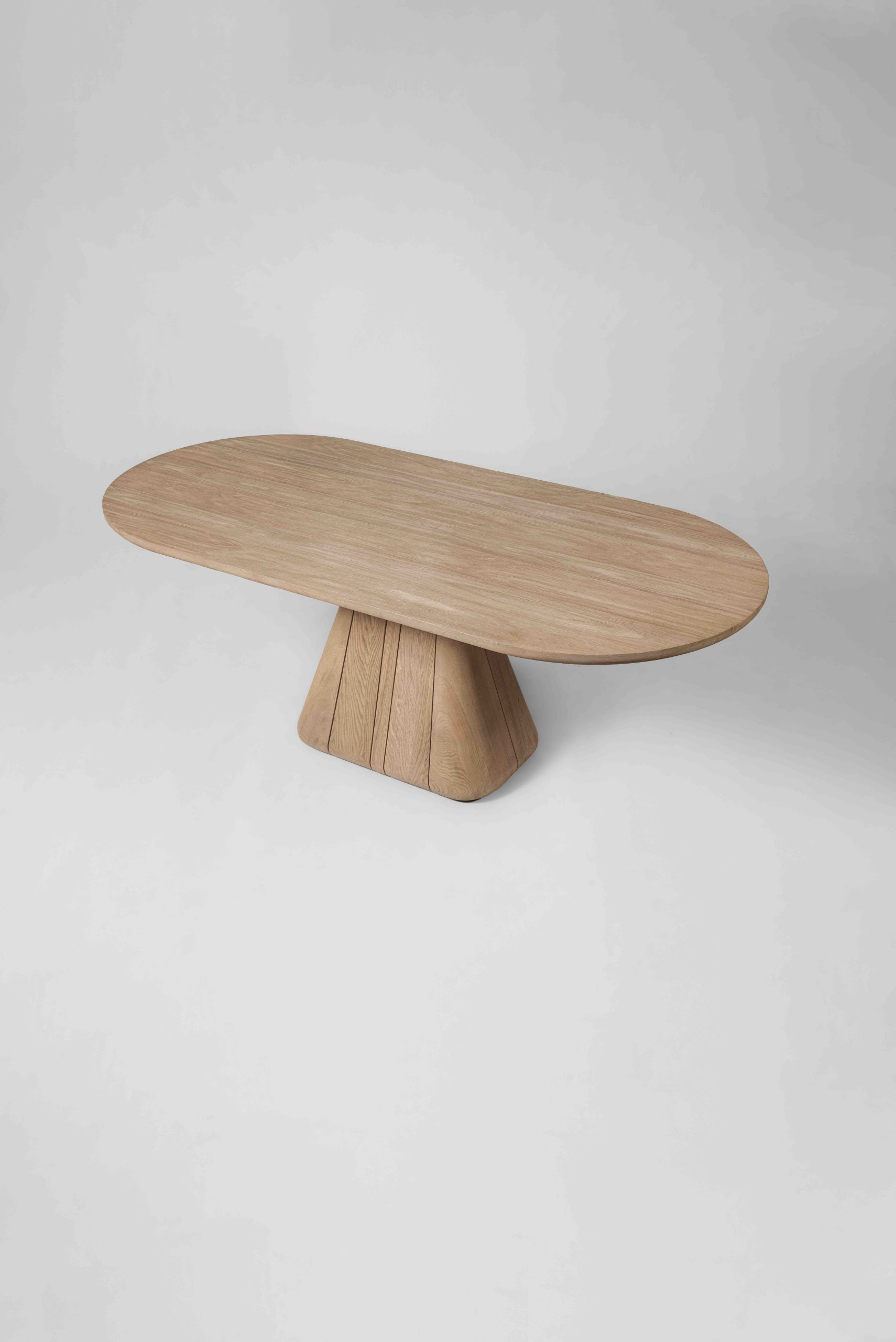 InvisibleCollection_AtelierPendhapa_UdukkaiDiningTableOak_2