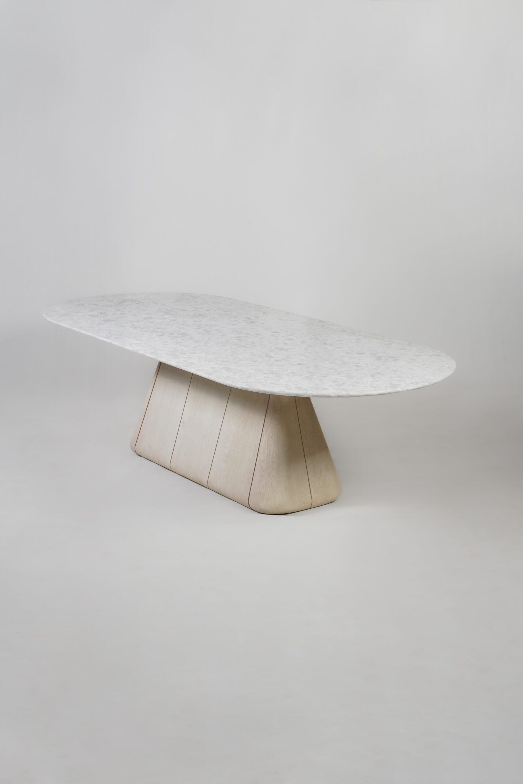 InvisibleCollection_AtelierPendhapa_UdukkaiDiningTable_WhiteWash_1