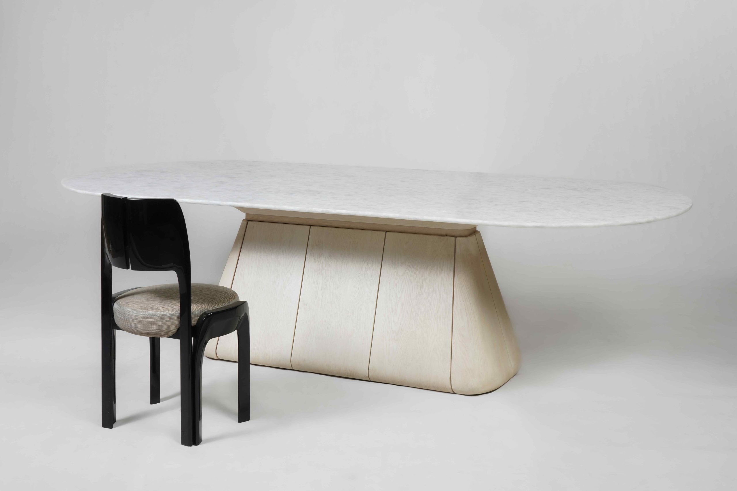 InvisibleCollection_AtelierPendhapa_UdukkaiDiningTable_WhiteWash_2