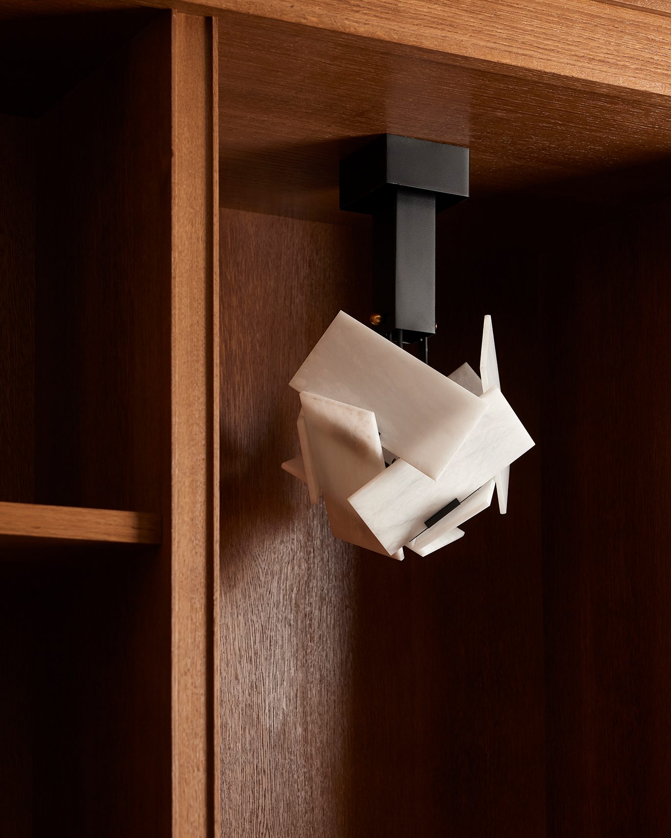 InvisibleCollection_GalerieMCDE_Boule Ceiling Lamp_SUS101A_10