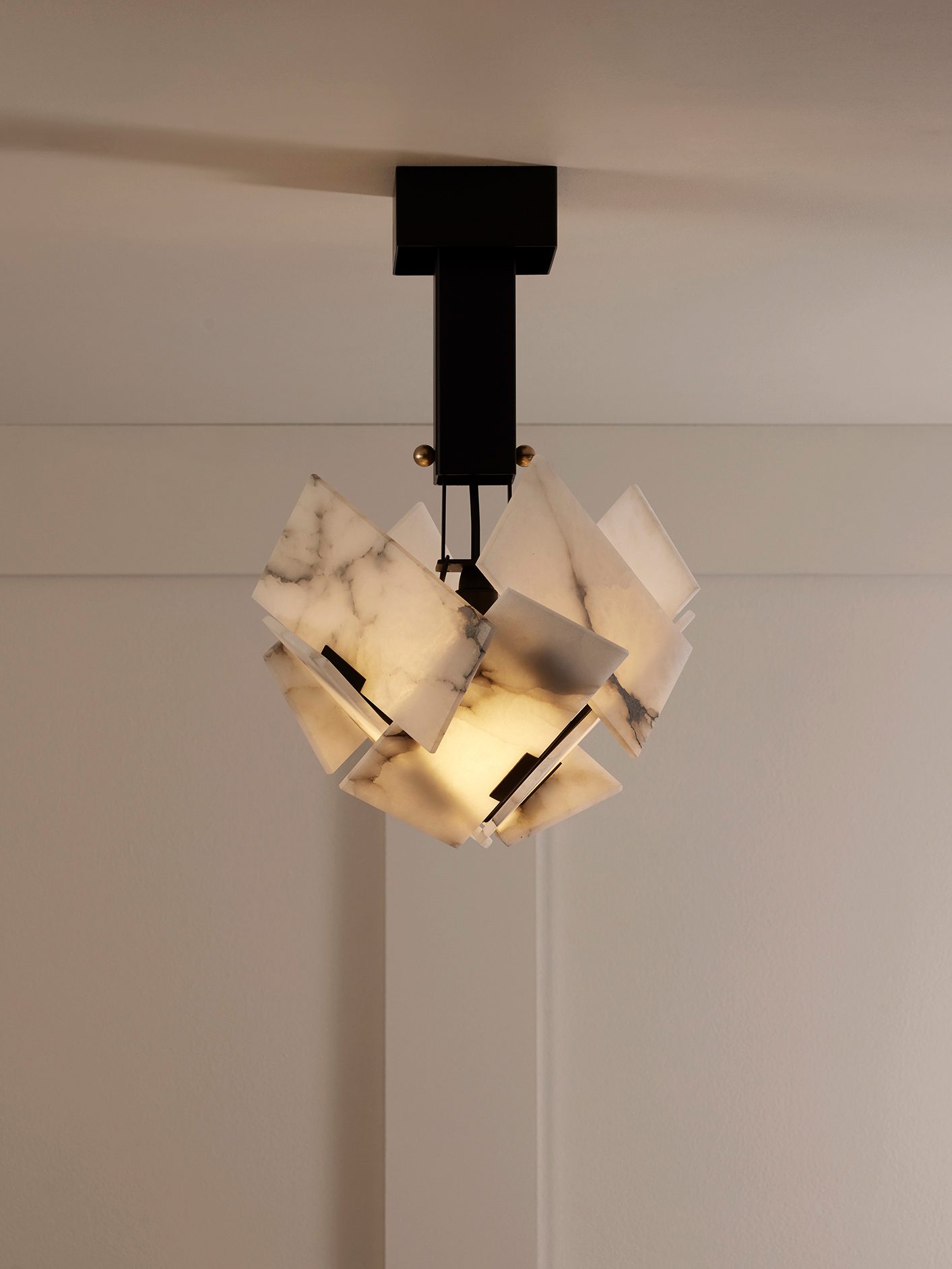 InvisibleCollection_GalerieMCDE_Boule Ceiling Lamp_SUS101A_2