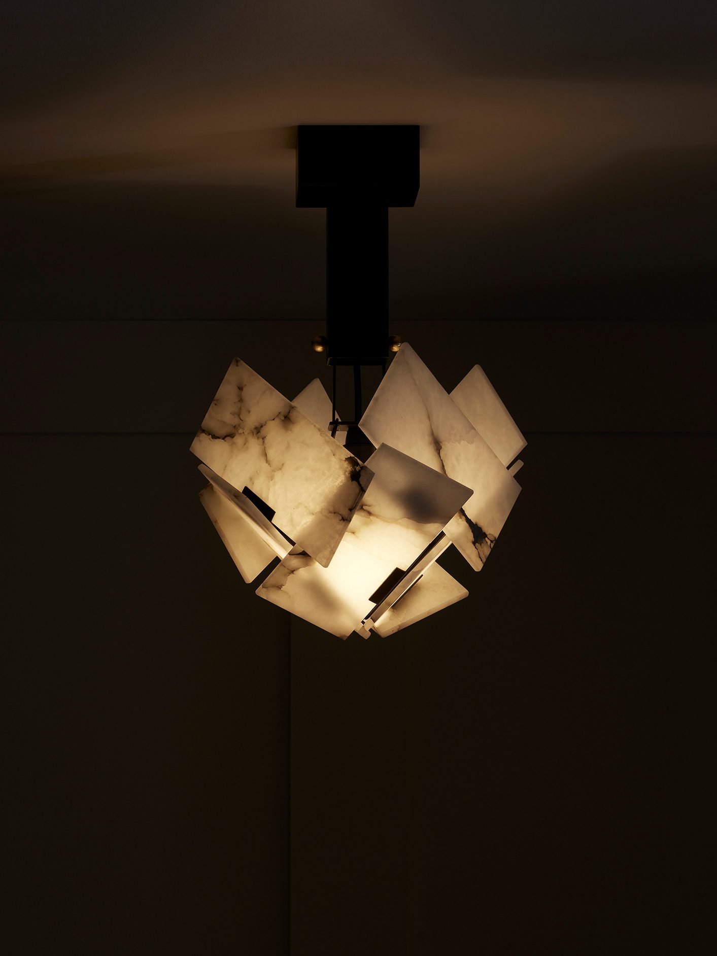InvisibleCollection_GalerieMCDE_Boule Ceiling Lamp_SUS101A_3