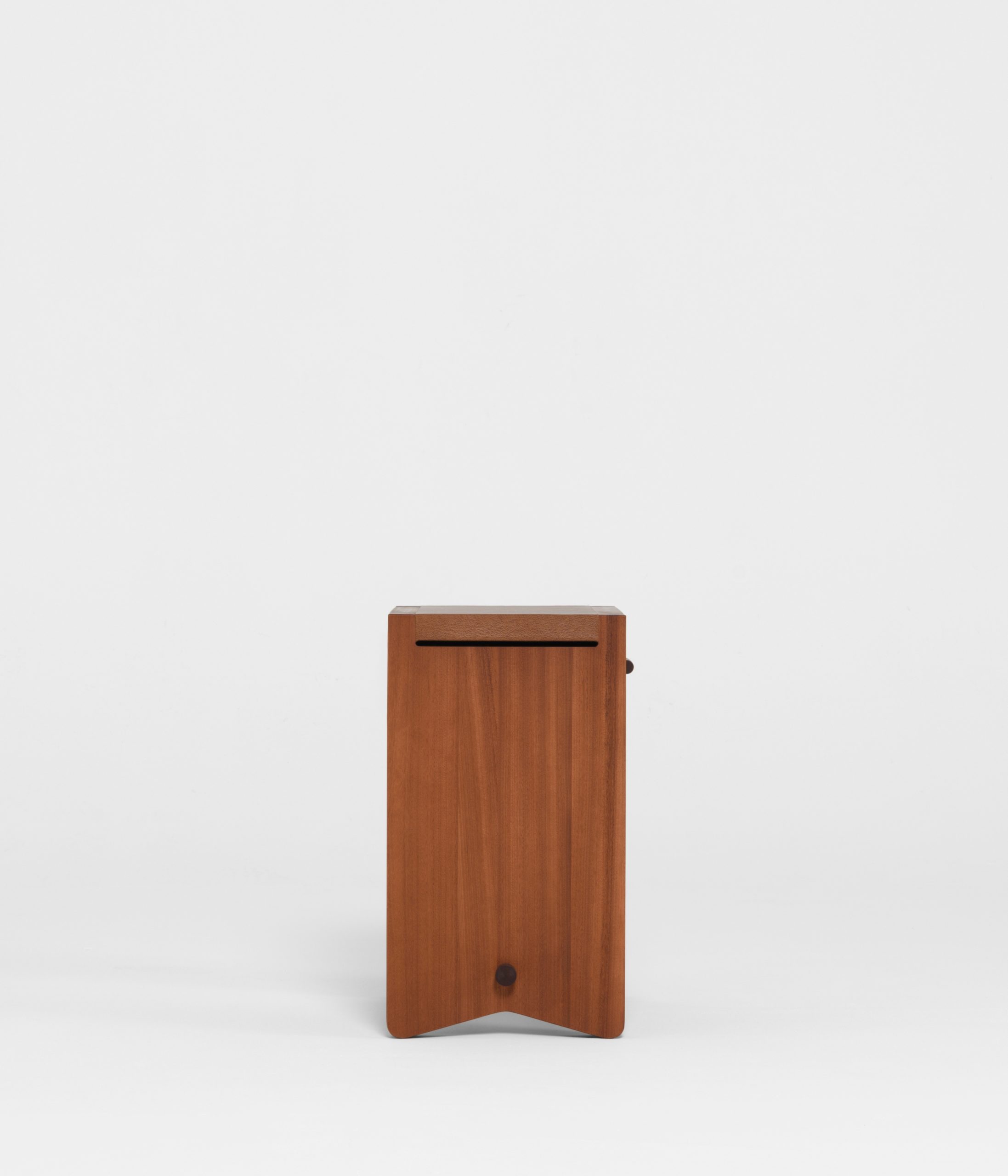 InvisibleCollection_PierreAugustinRose_DehlosBedSideTableMahogany_6