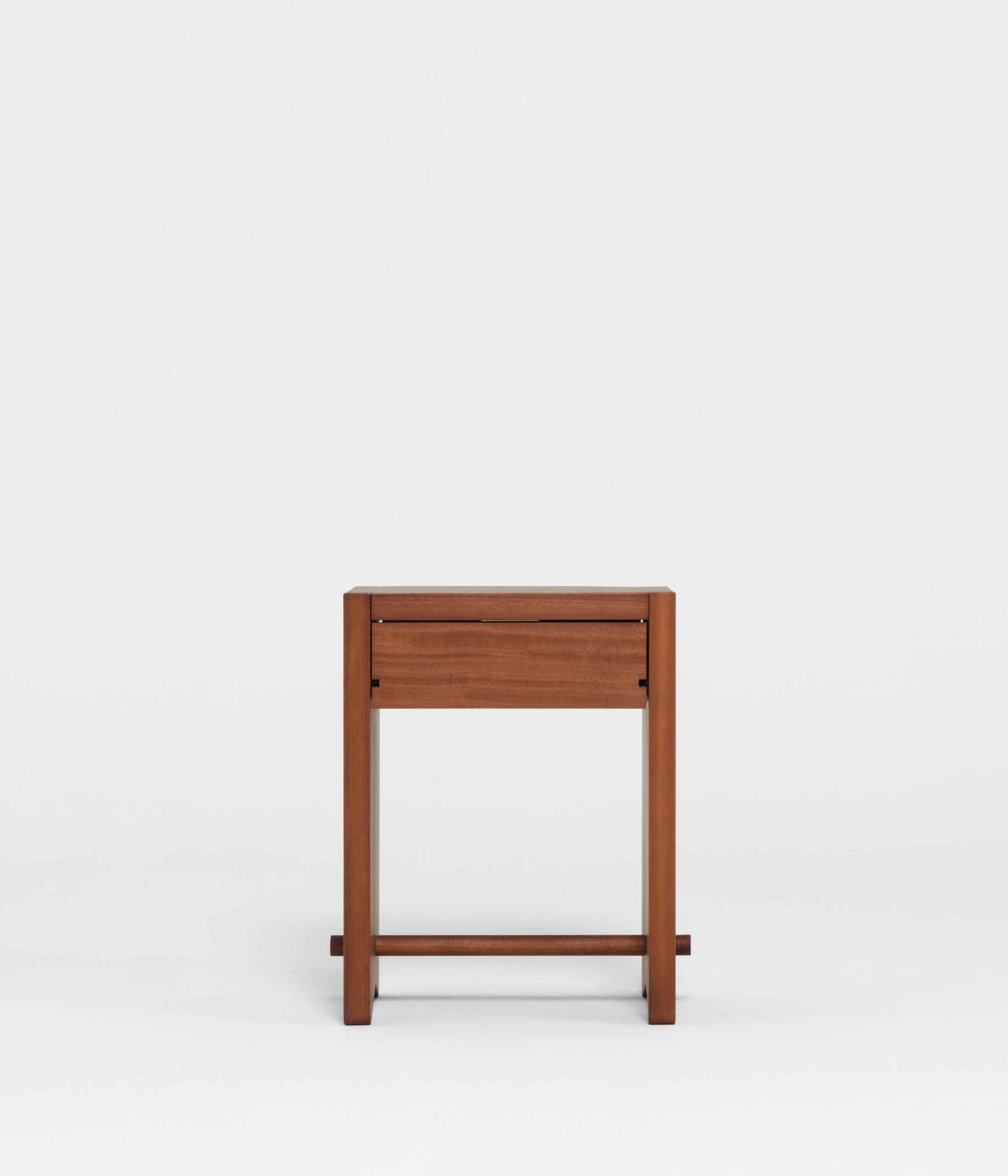 InvisibleCollection_PierreAugustinRose_DehlosBedSideTableMahogany_8