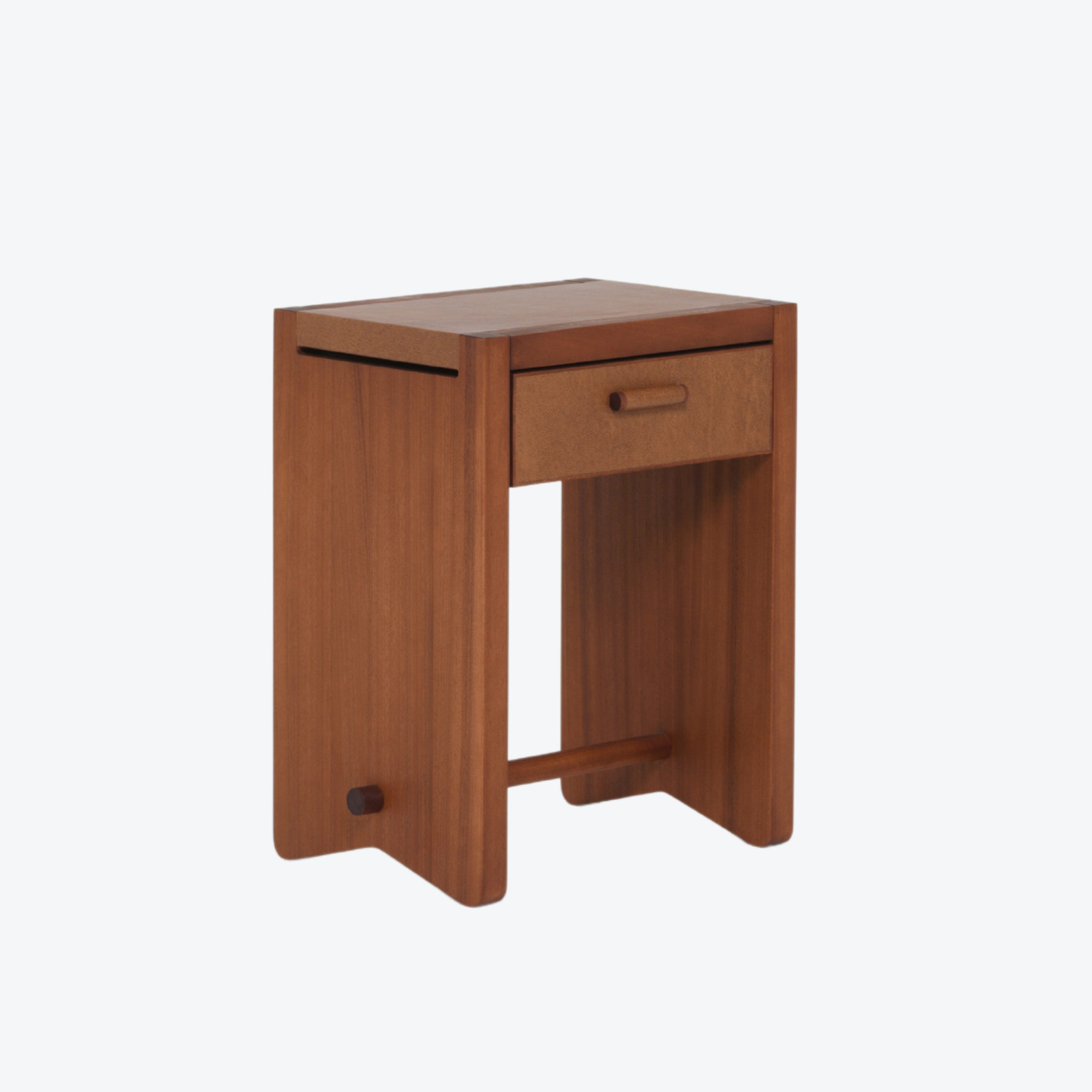 InvisibleCollection_PierreAugustinRose_DehlosBedSideTableMahogany_Main