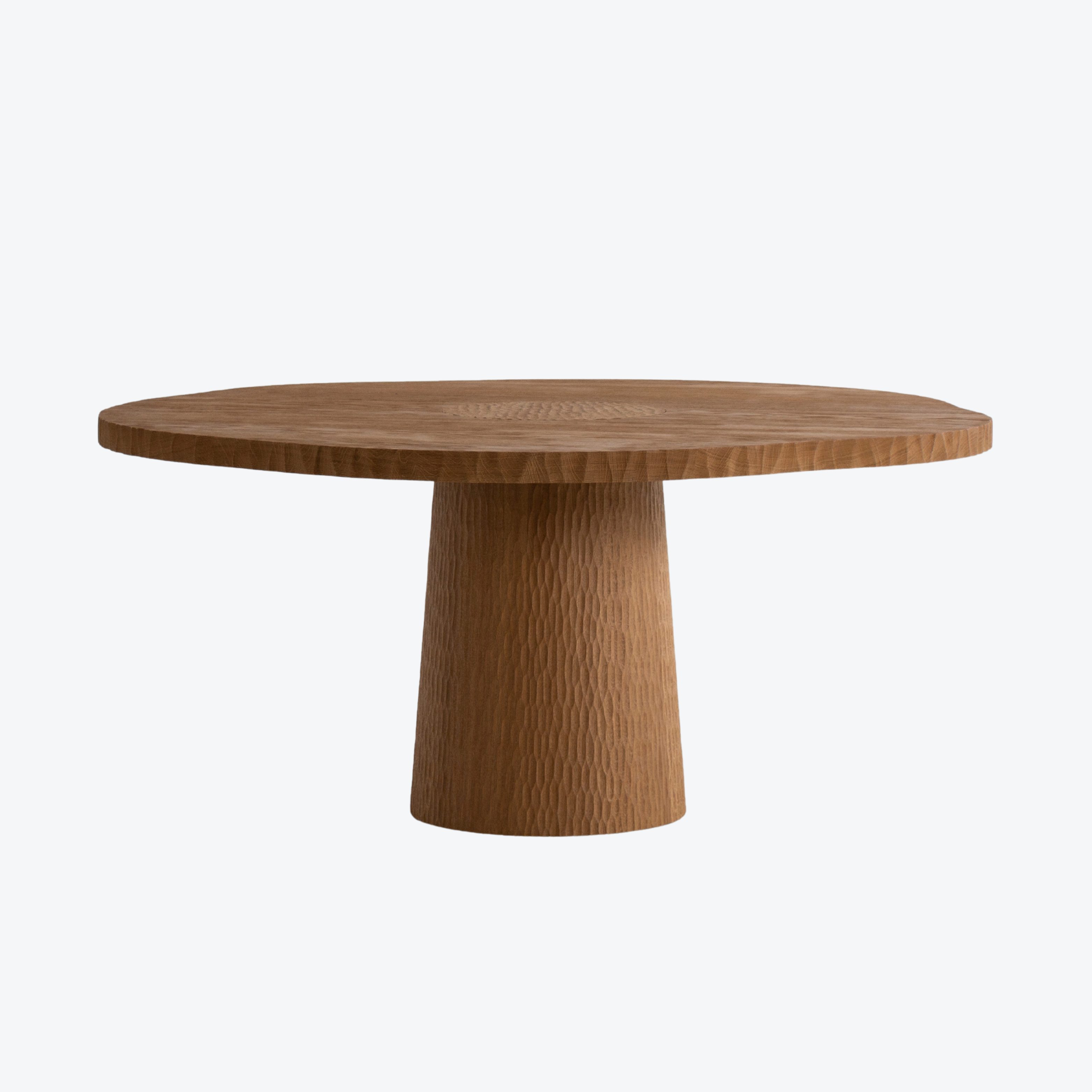 Tiga Round Dining Table