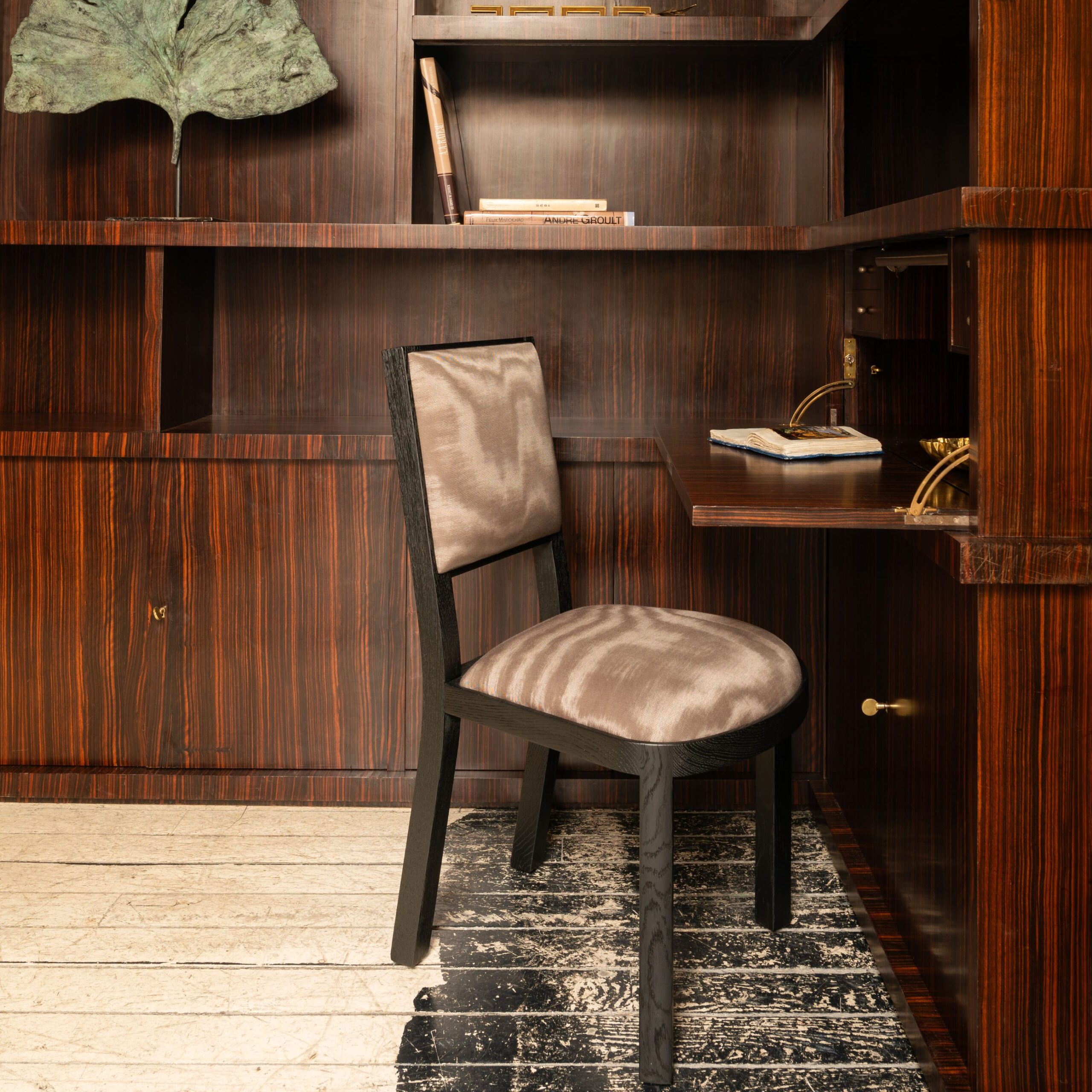 InvisibleCollection_LeoSentou_Chair_Hover