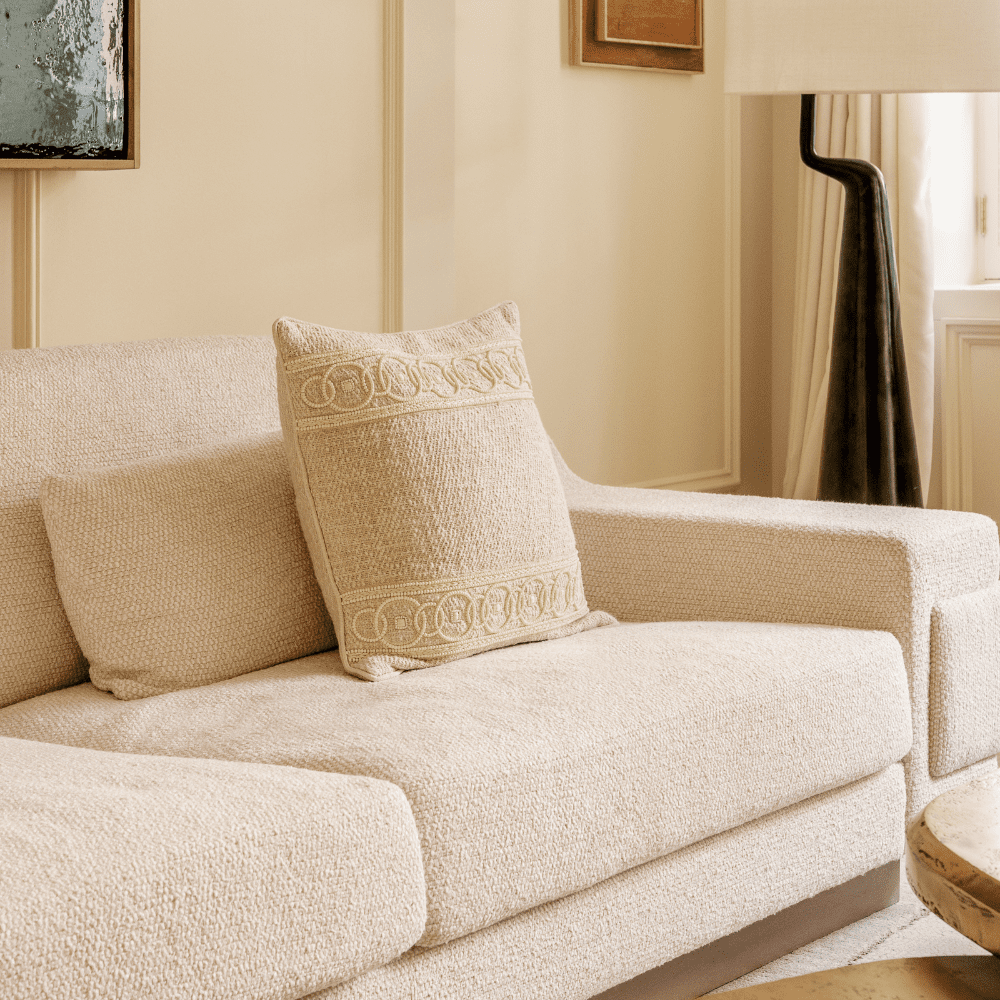 InvisibleCollection_Lesage_Interieurs_Gstaad _cushion_hover