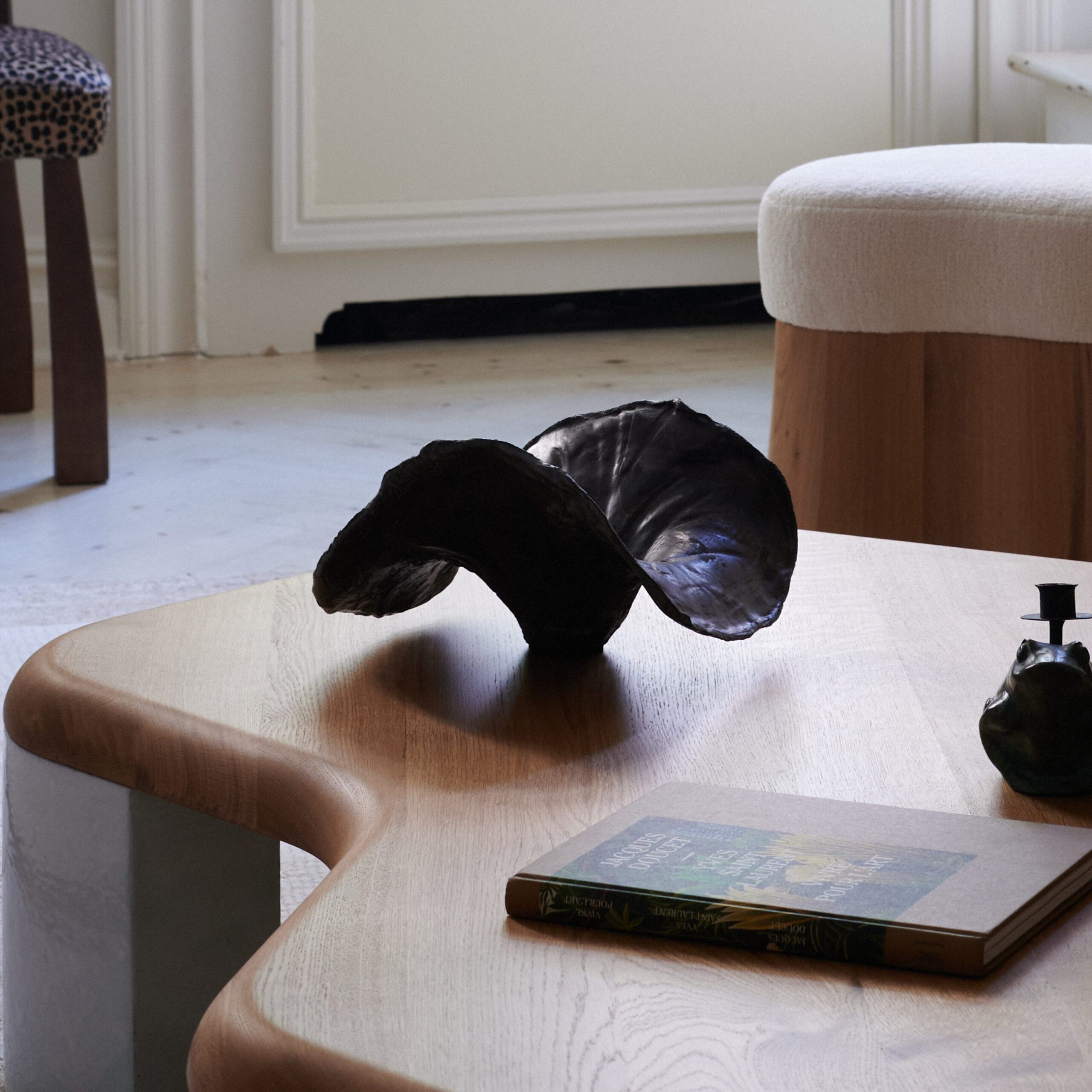 InvisibleCollection_JacquesDoucet_GaryCoffeeTable_Hover