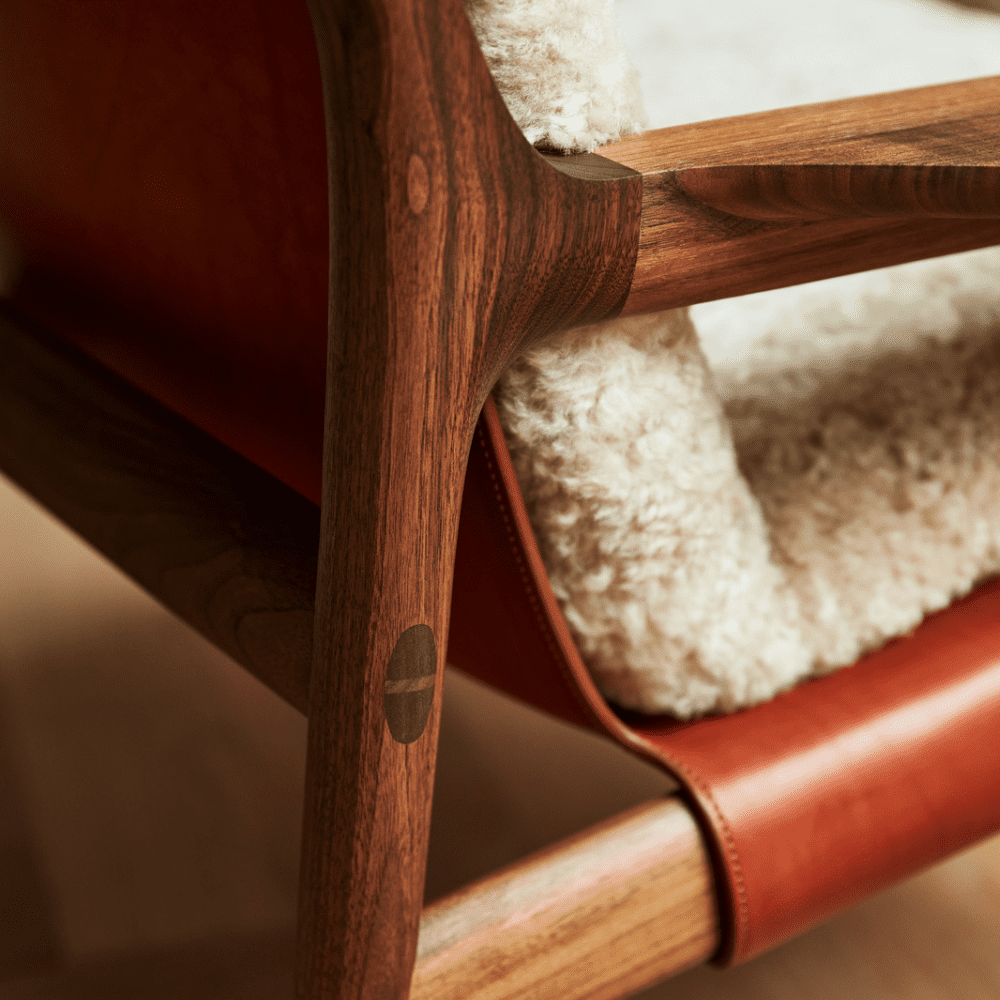 TheInvisibleCollection_DeLaEspada_SelaLoungeChair_Wide_Arms_insitu(4)