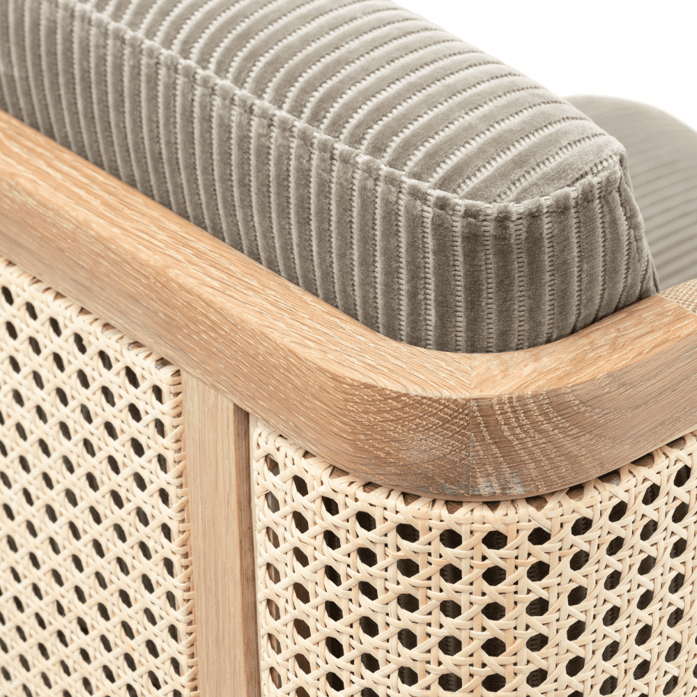 TheInvisibleCollection_DeLaEspada_Throne_Bar_Stool_Rattan_Hover