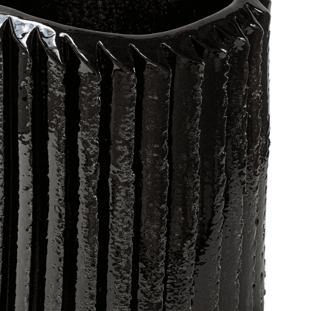 TheInvisibleCollection_Floris_Wubben_Saw_Black_Glossy_Detail