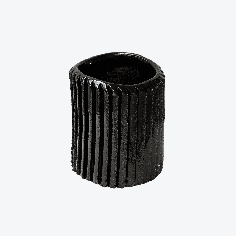 TheInvisibleCollection_Vase_Saw_Black_Glossy_Main