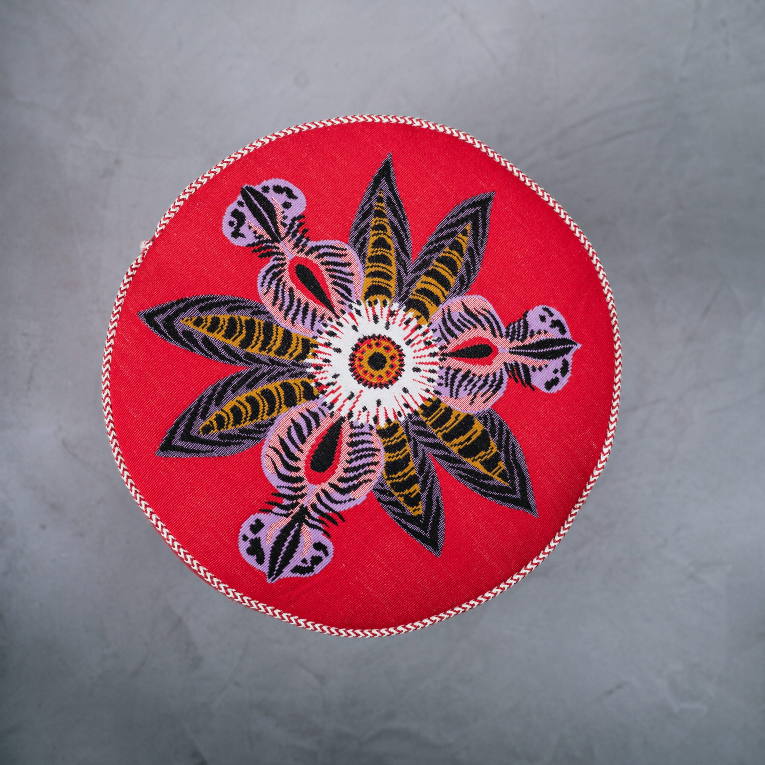 InvisibleCollection_MarieVictoireDeBascher_Ottoman_40_Rouge_Hover