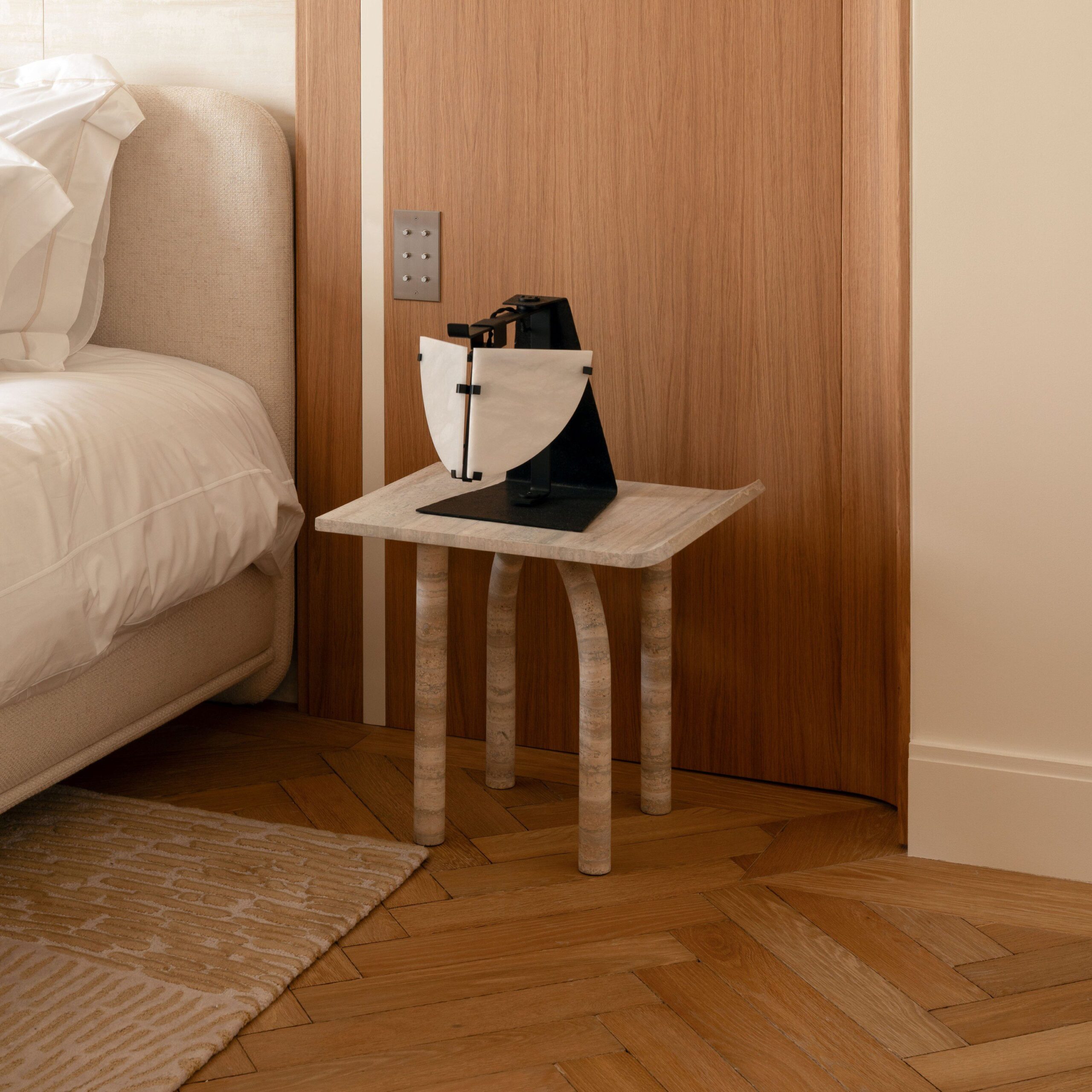 InvisibleCollection_NomaEditions_ArcaSideTable_Hover