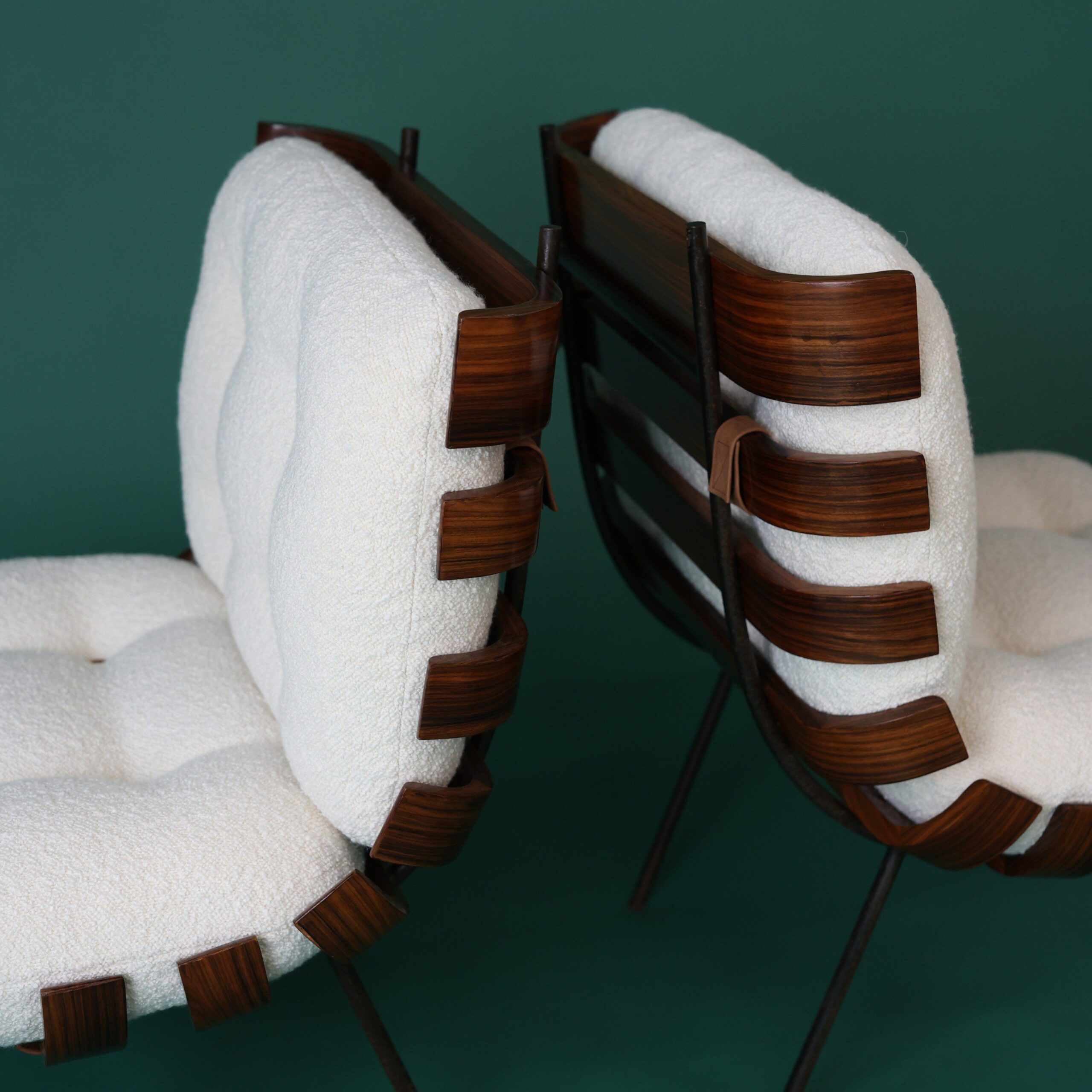 InvisibleCollection_Jouffre_PairOfCostelaArmchairs_Hover