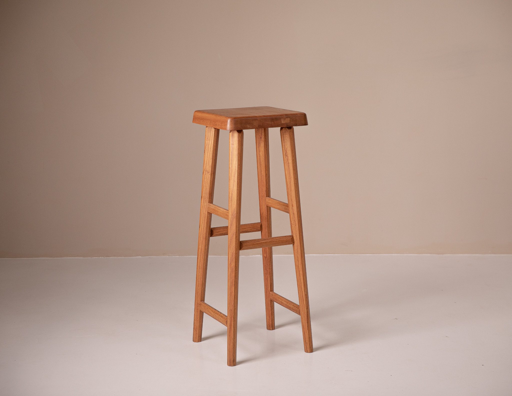 InvisibleCollection_ChapoCreations_FourLeggedStool_3