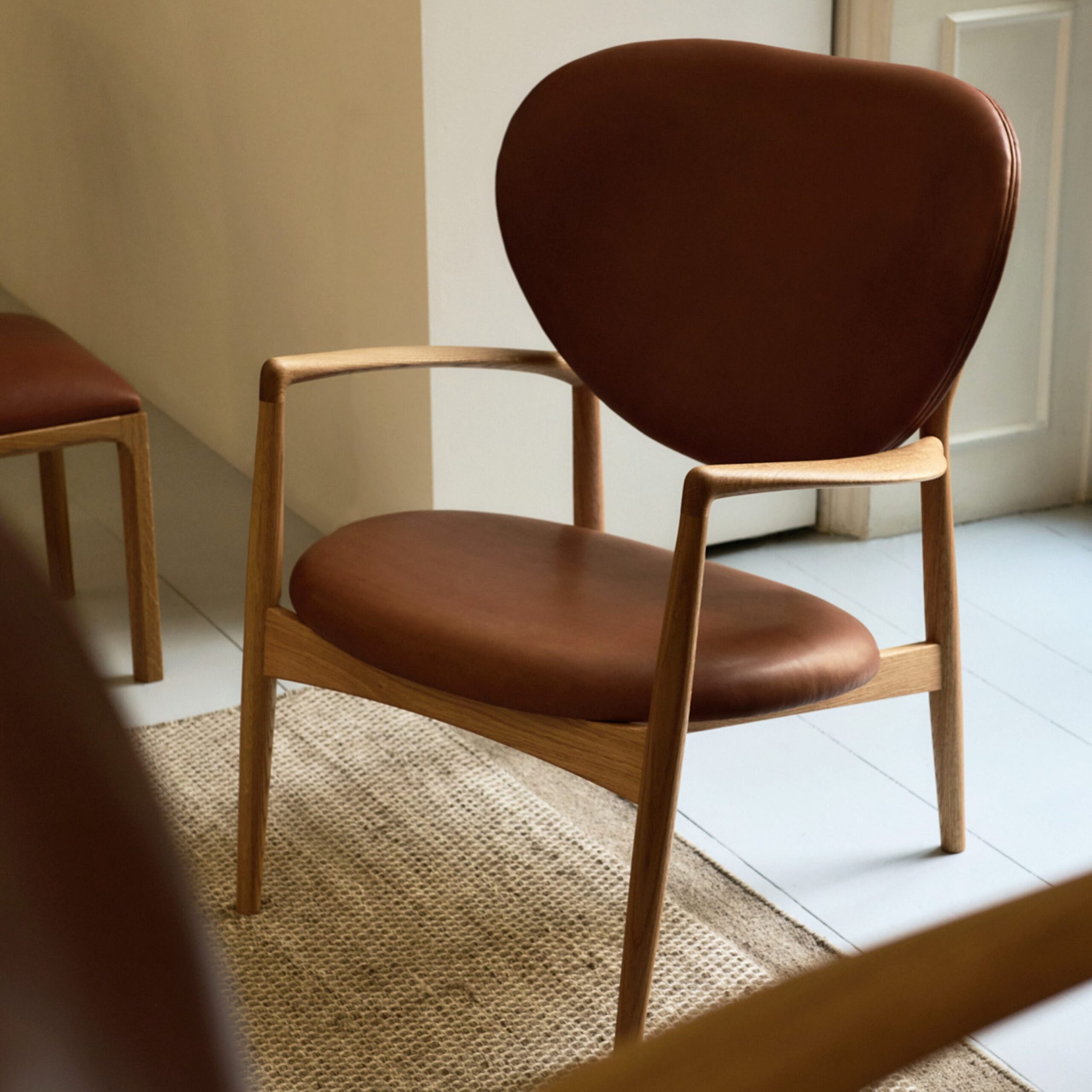 InvisibleCollection_Dagmar_MedaillonChair_3