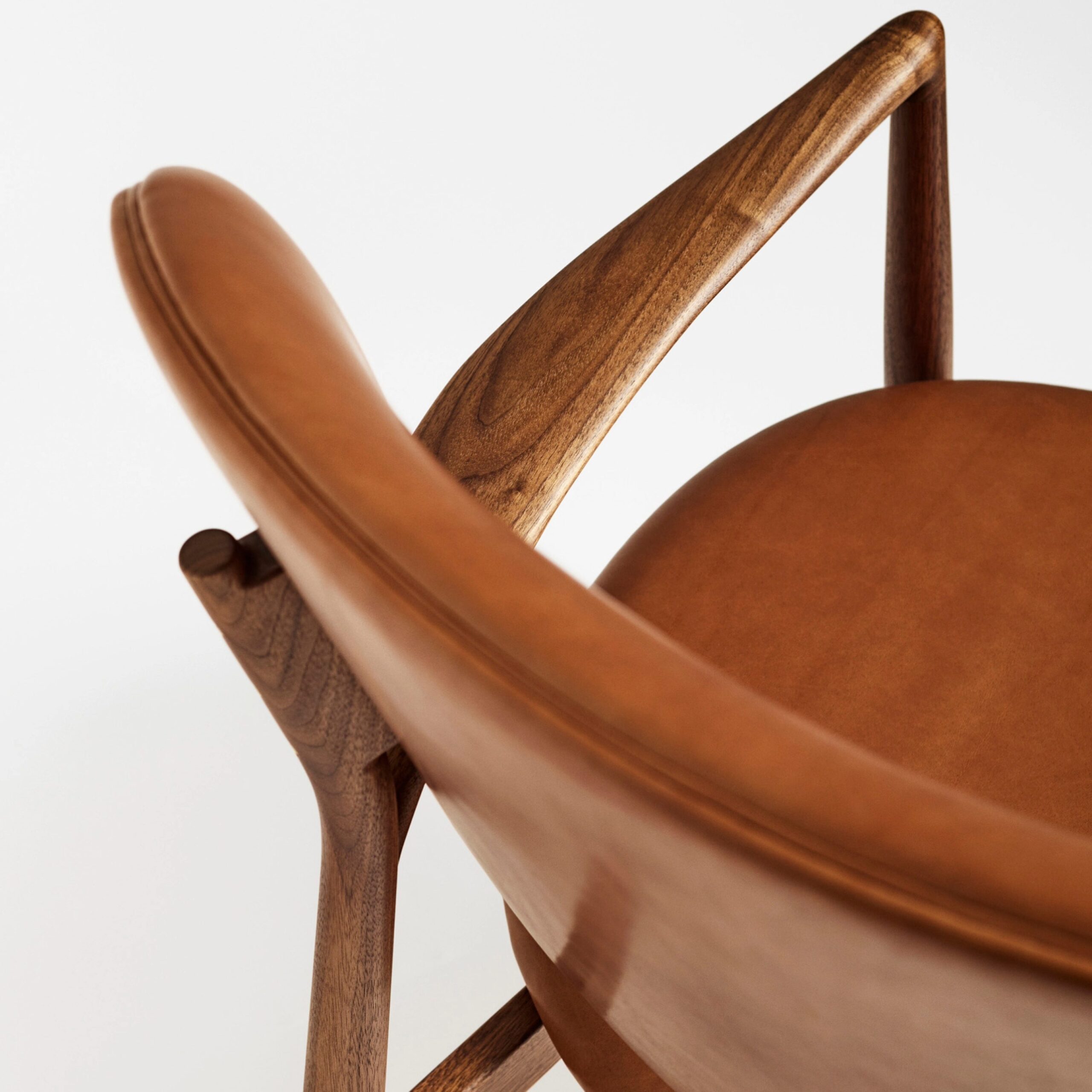 InvisibleCollection_Dagmar_MedaillonChair_4