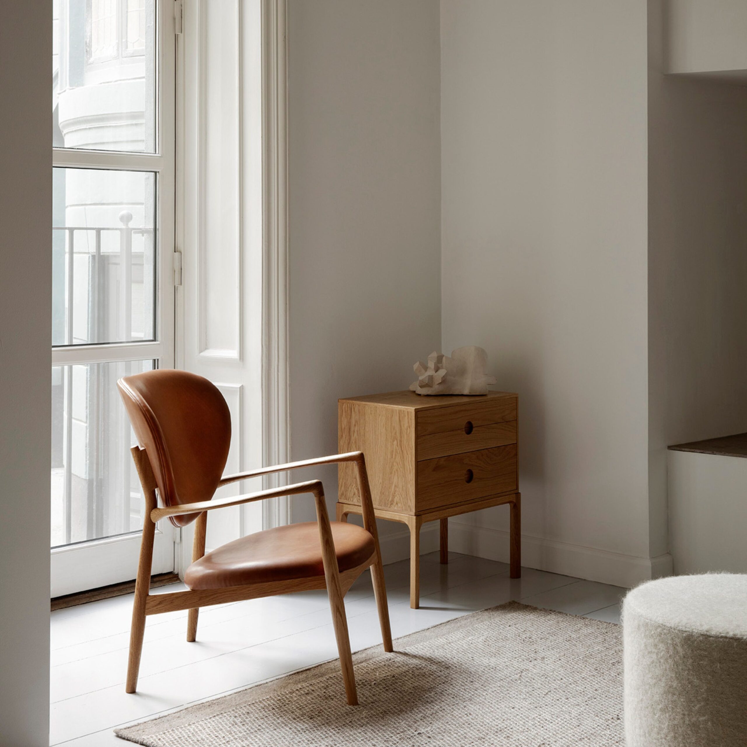 InvisibleCollection_Dagmar_MedaillonChair_Hover
