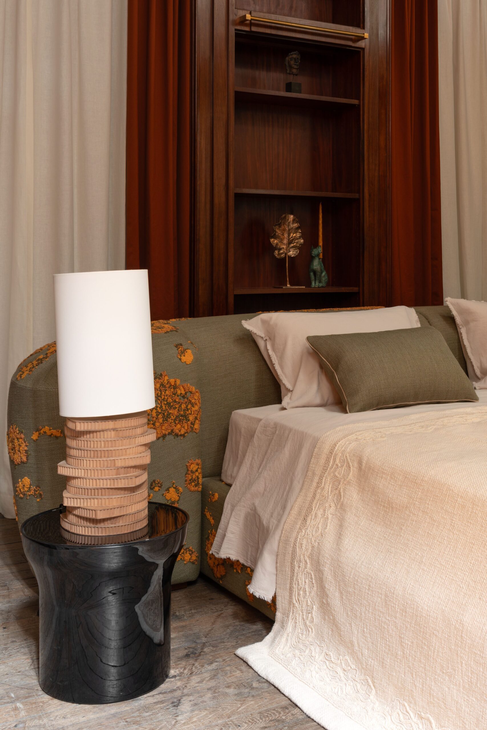 Invisible Collection_Period Rooms of the Future_Féau_Paris_2025_CharlesZana_TeddyBed_AntiferLamp