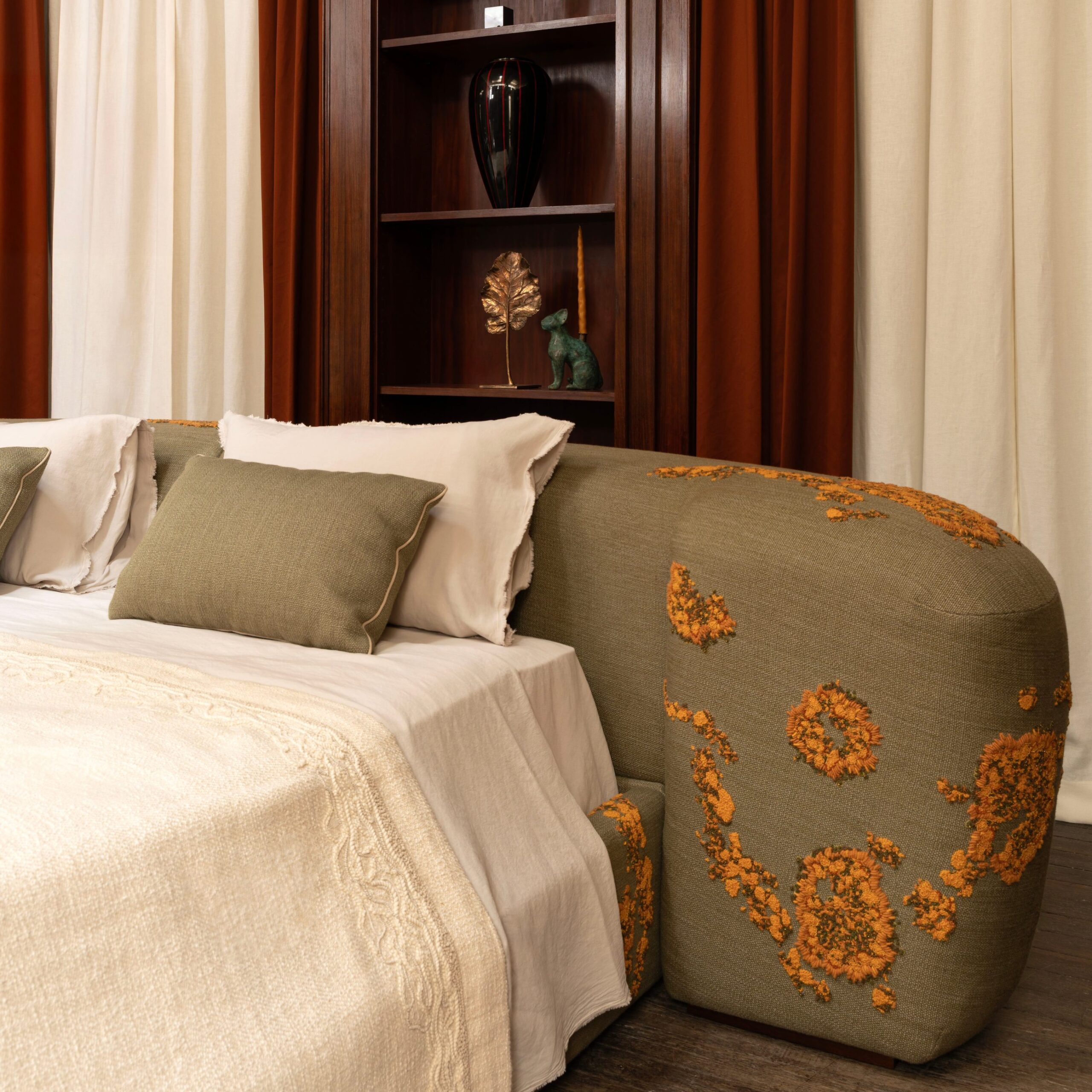 InvisibleCollection_CharlesZana_TeddyBed_Lesage_Hover