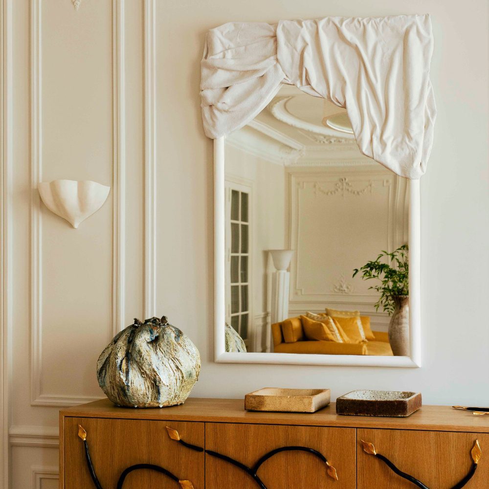 InvisibleCollection_SarahChirazi_DorothyMirror_Hover